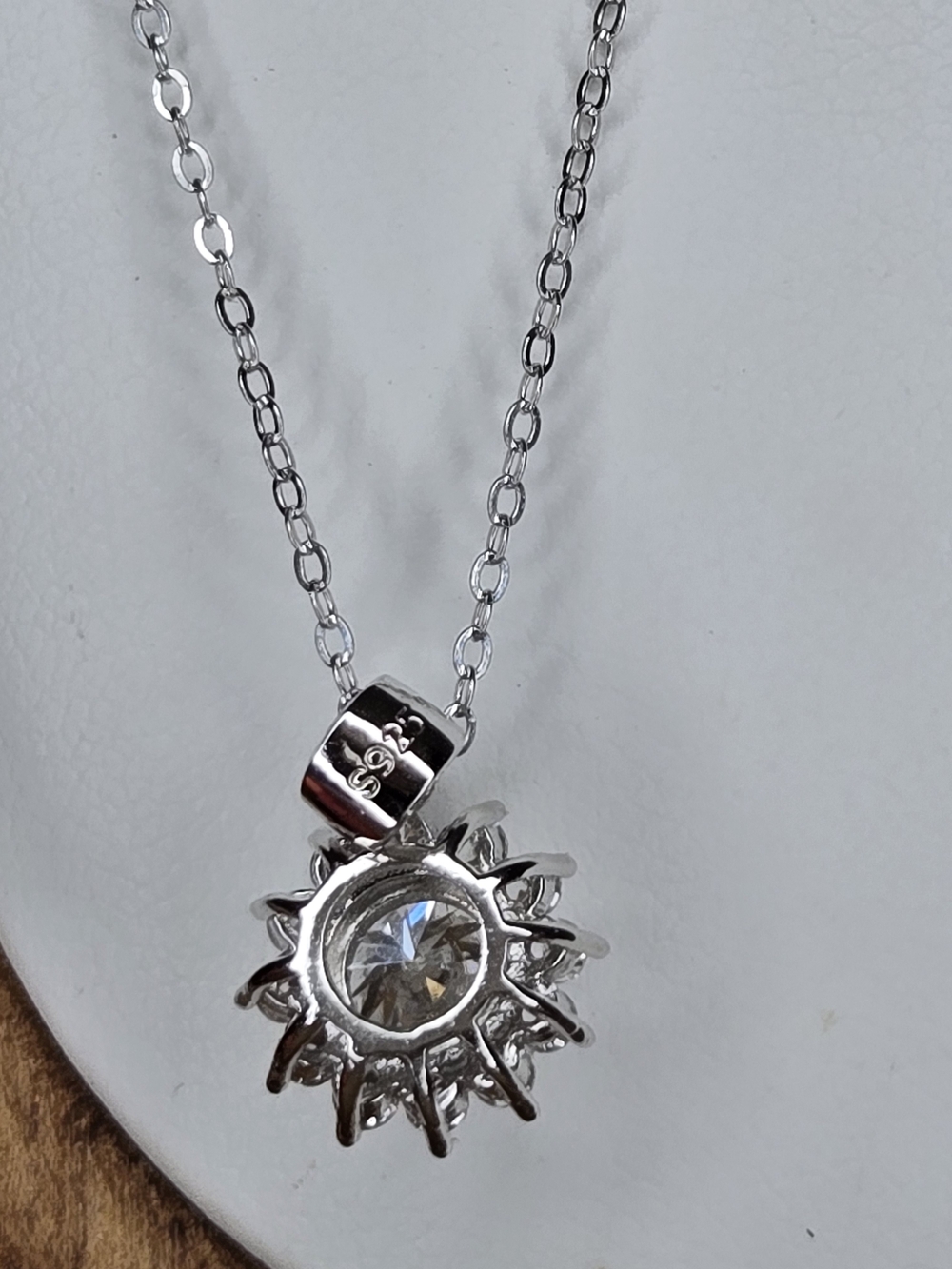 NWOT Sunflower/Snowflake/Sunburst Moissanite Sterling Silver925 Pendant Necklace - Picture 6 of 8